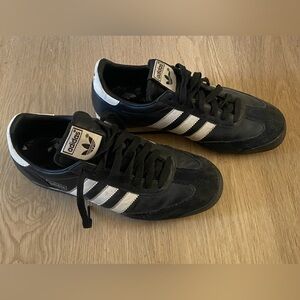Adidas dragon Black and White Classic Sneakers